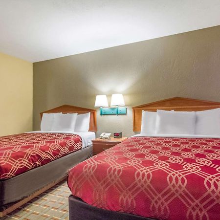Econo Lodge Lansing - Leavenworth Экстерьер фото