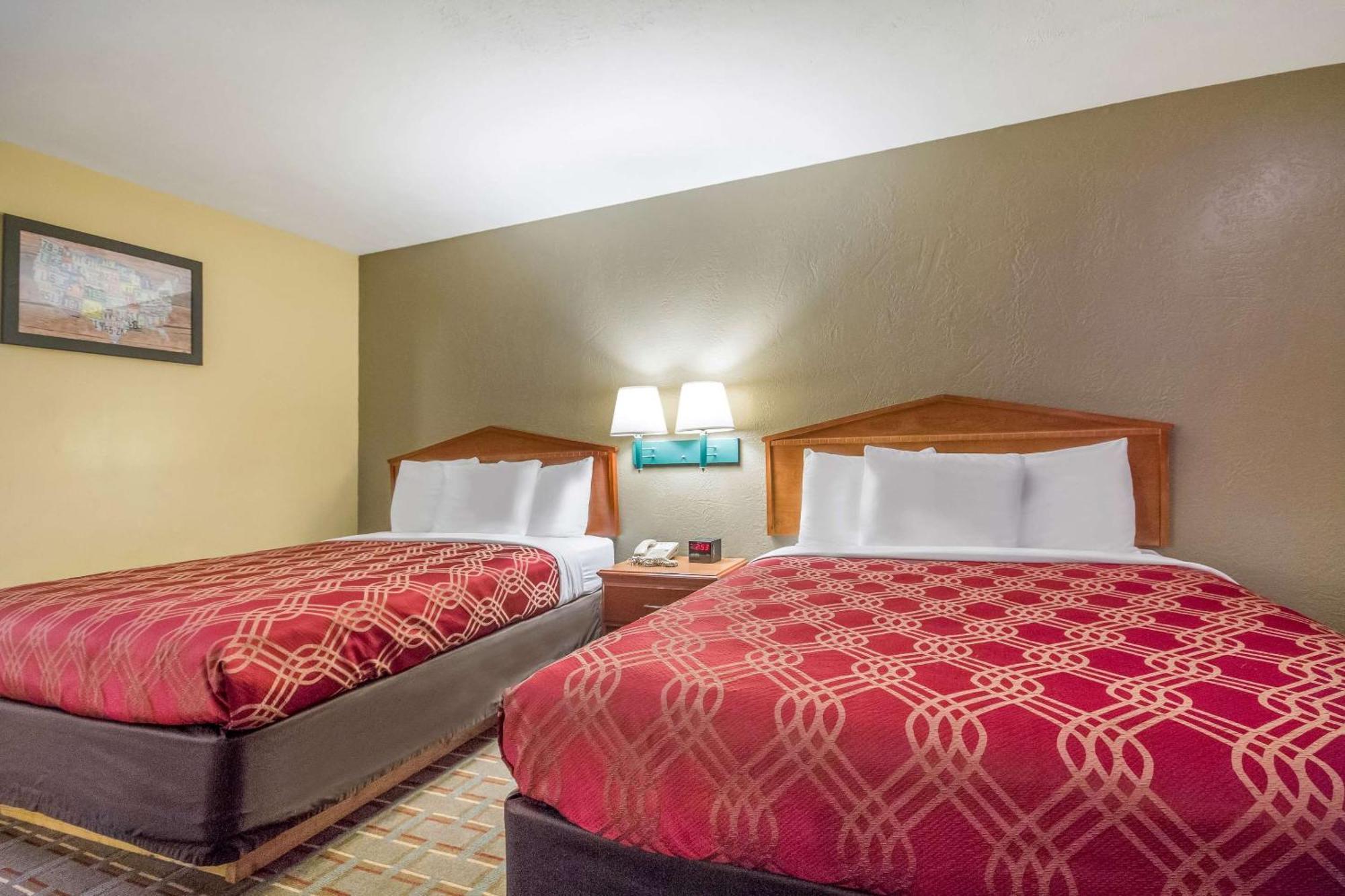 Econo Lodge Lansing - Leavenworth Экстерьер фото